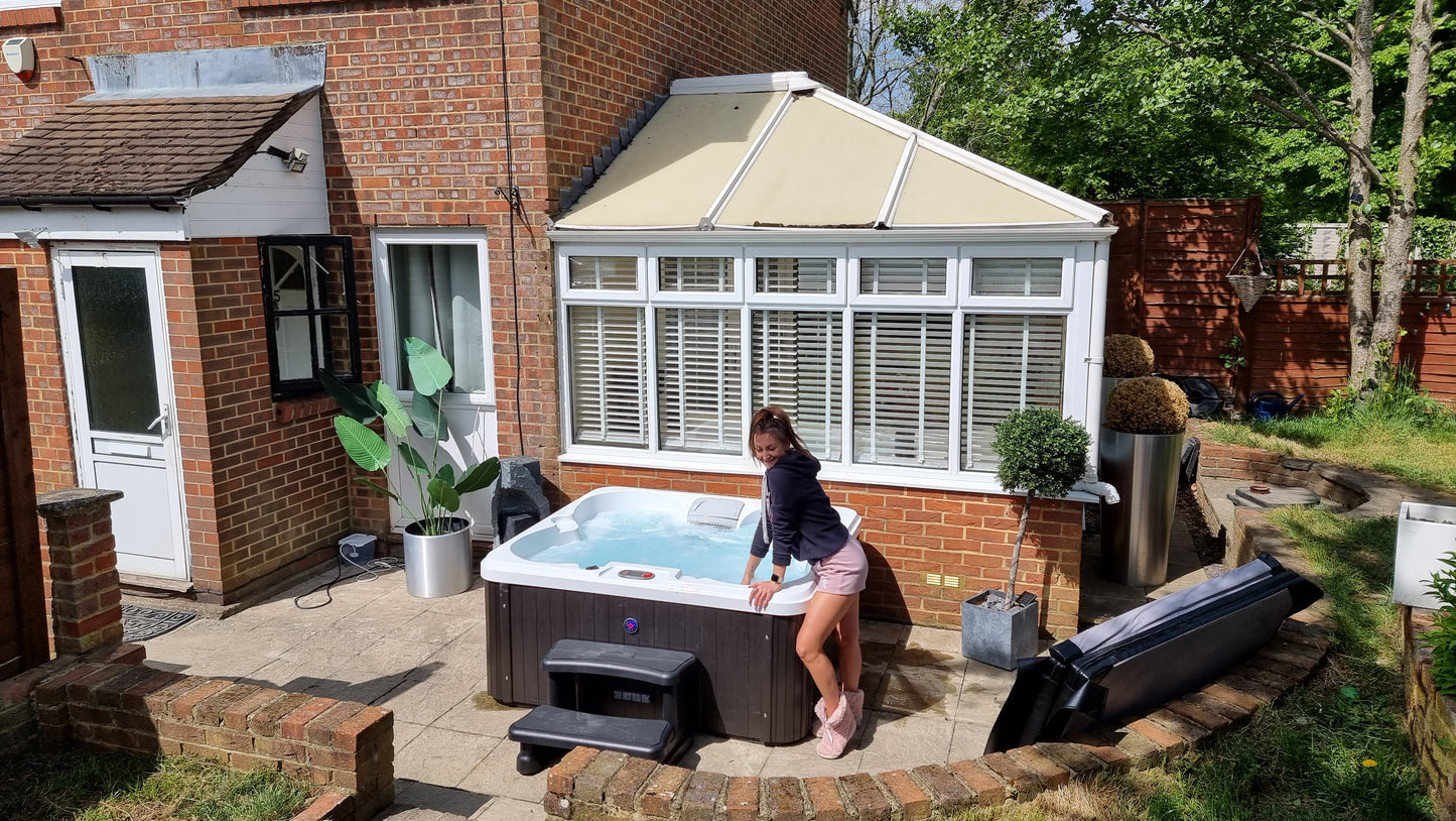 Gander 15-Jet UK 4-Person Spa