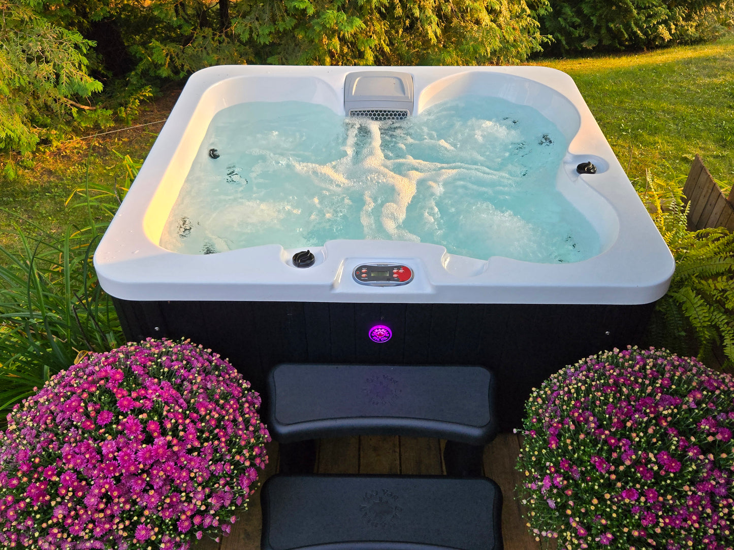 Ex-Display Manitoba 14-Jet 4-Person Patio Spa
