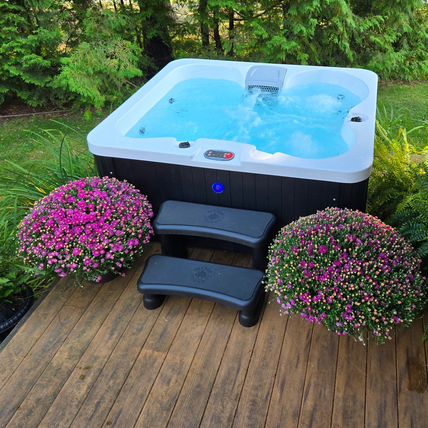Ex-Display Manitoba 14-Jet 4-Person Patio Spa